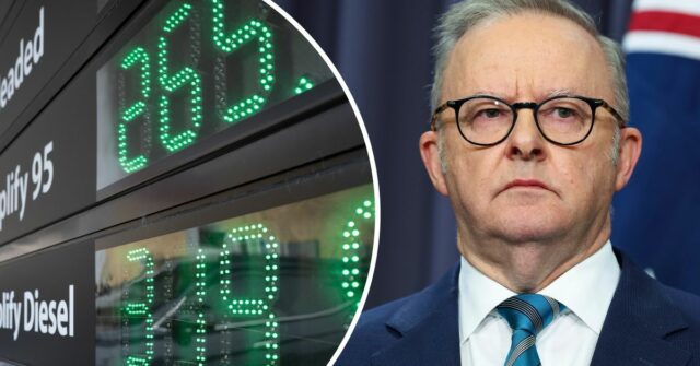 Posto de gasolina genérico em Sydney. Combustível, diesel, sem chumbo, petróleo, postos de gasolina, preços, inflação, guerra, conflito, Irã. Posto de gasolina Ampol Chatswood East. Sexta-feira, 27 de março de 2026 Foto AFR Louie Douvis