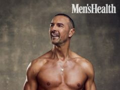 Paddy McGuinness, 52, mostra seu tanquinho e bíceps protuberantes enquanto posa sem camisa e se lembra de ter ‘chegado ao fundo do poço’ ao revelar sua incrível transformação física na capa da Men’s Health Paddy McGuinness exibiu seu tanquinho e bíceps protuberantes enquanto posava sem camisa em uma nova sessão de fotos na terça-feira