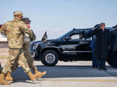 Pai de militar morto na guerra do Irã disse que nunca disse a Pete Hegseth para ‘terminar’ o trabalho Tyler H. Simmons sorri em um retrato (Força Aérea dos EUA)