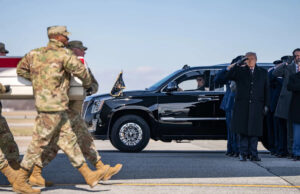 Pai de militar morto na guerra do Irã disse que nunca disse a Pete Hegseth para ‘terminar’ o trabalho Tyler H. Simmons sorri em um retrato (Força Aérea dos EUA)