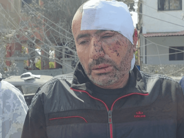 Pai libanês enterra quatro filhas mortas em ataque israelense
