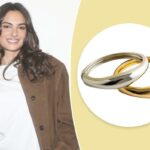 Duas pulseiras de ouro, uma em prata e outra em ouro amarelo, entrelaçadas.