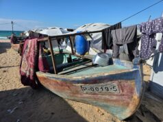 Palestinos arriscam a vida e a integridade física para pescar no mar de Gaza controlado por Israel Adnan Sehwail