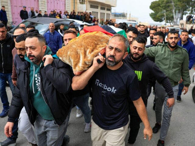 Palestinos enterram quatro mulheres mortas em ataque com míssil iraniano
