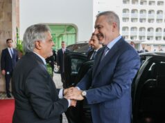 Paquistão acolhe candidatura de quatro nações para encorajar EUA e Irão à diplomacia Paquistão acolhe candidatura de quatro nações para encorajar EUA e Irão à diplomacia