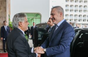 Paquistão acolhe candidatura de quatro nações para encorajar EUA e Irão à diplomacia Paquistão acolhe candidatura de quatro nações para encorajar EUA e Irão à diplomacia