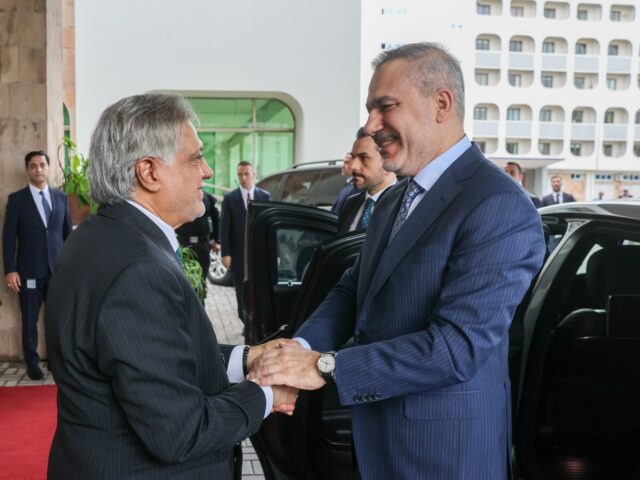 Paquistão acolhe candidatura de quatro nações para encorajar EUA e Paquistão acolhe candidatura de quatro nações para encorajar EUA e Irão à diplomacia