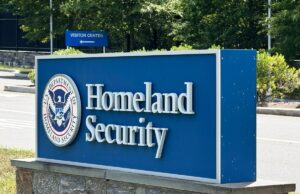 Paralisações de democratas ameaçam a segurança interna em meio a ameaças crescentes | Opinião The Department of Homeland Security headquarters in Washington D.C.