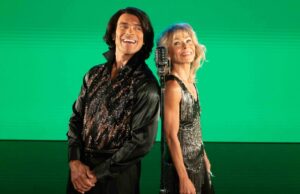 Paródia de ‘Live With Kelly and Mark’ ‘Song Sung Blue’ em promoção especial pós-Oscar (EXCLUSIVO) Paródia de 'Live With Kelly and Mark' 'Song Sung Blue' em promoção especial pós-Oscar (EXCLUSIVO)