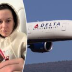 Aeronave de passageiros Airbus A350-900 da Delta Air Lines na aproximação final para pouso no Aeroporto Internacional de Atenas.