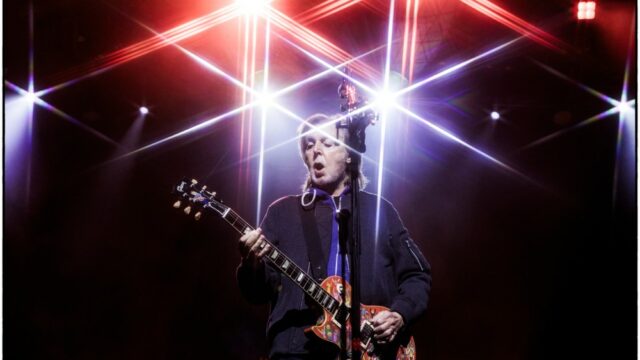 Paul McCartney dá cumprimentos a Hollywood em uma fantástica apresentação Paul McCartney dá cumprimentos a Hollywood em uma fantástica apresentação na Fonda: Concert Review