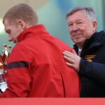 Paul Scholes revela a resposta de Roy Keane quando lhe disse que planejava pedir a Ferguson um aumento salarial do Man Utd