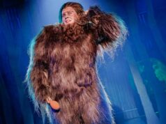 ‘Pé Grande!’ Crítica off Broadway: ‘Bat Boy’ dá à luz um enorme pedaço peludo! 'Pé Grande!' Crítica off Broadway: 'Bat Boy' dá à luz um enorme pedaço peludo!