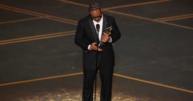 'Pecadores' ganha quatro Oscars em um histórico de 16 indicações 'Pecadores' ganha quatro Oscars em um histórico de 16 indicações