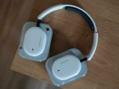 Pedi à IA do YouTube Music para ajudar a testar o Nothing Headphone (a) e adorei os resultados O logotipo Nothing Headphone (a) no copo