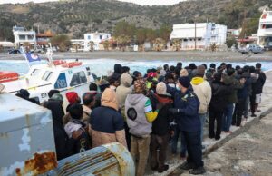 Pelo menos 22 migrantes morrem na Grécia após 6 dias no mar Pelo menos 22 migrantes morrem na Grécia após 6 dias no mar