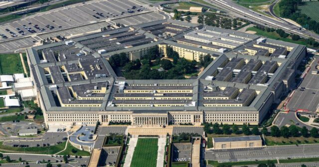 Pentágono nega que corretor de Hegseth tenha procurado investimento em Pentágono nega que corretor de Hegseth tenha procurado investimento em defesa antes da guerra com o Irã