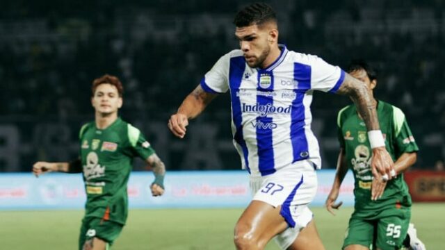 Persebaya frustra a vitória de Persib Bandung no GBT, duelo acirrado termina em 2 a 2
