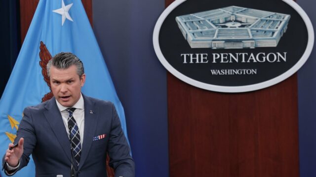 Pete Hegseth estabelece novas restrições à imprensa no Pentágono depois de perder para o New York Times no tribunal
