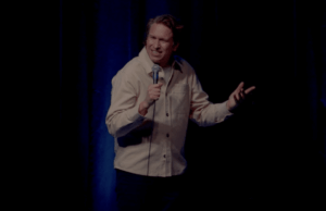 Pete Holmes sobre seu novo especial de stand-up, a morte da TV tarde da noite e fazendo piadas trans respeitosas: ‘Não pode ser apenas uma risada barata’ Pete Holmes sobre seu novo especial de stand-up, a morte da TV tarde da noite e fazendo piadas trans respeitosas: 'Não pode ser apenas uma risada barata'