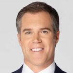 Peter Alexander sairá da NBC News depois de fazer malabarismos com a Casa Branca e deveres de fim de semana durante anos