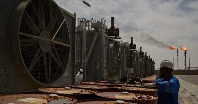 Petróleo sobe acima de US$ 116 por barril enquanto Irã Petróleo sobe acima de US$ 116 por barril enquanto Irã acusa EUA de preparar invasão