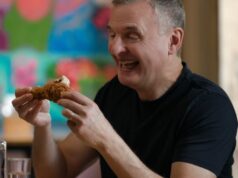 Phil Rosenthal assina acordo com Banijay e transfere ‘Somebody Feed Phil’ para o YouTube Phil Rosenthal assina acordo com Banijay e transfere ‘Somebody Feed Phil’ para o YouTube