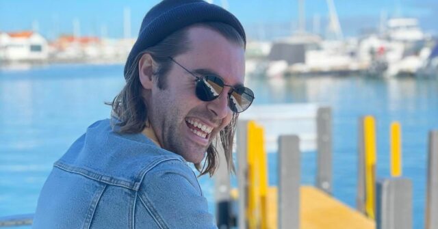 Podcaster de teórico da conspiração admite assassinato de mulher
