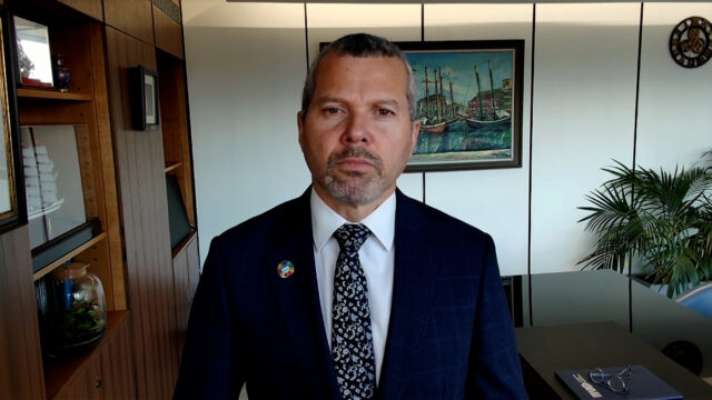 'Podemos segurar o navio, mas não podemos garantir uma vida humana.'
