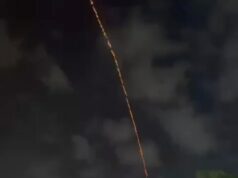 Policiais correm para a ‘explosão’ do lado de fora da embaixada dos EUA na Noruega… enquanto LASERS gigantescos costumavam disparar foguetes contra a embaixada em Bagdá Lançamento de foguetes direcionados à Embaixada dos EUA na capital iraquiana, Bagdá, na manhã de sábado. Os foguetes foram abatidos por um interceptador C-RAM do Exército dos EUA