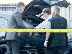 Policiais sacam rifle de Lamborghini e mulher é presa depois que mulher e cachorro são encontrados mortos a tiros em um suposto caso de amor lésbico que deu errado na elegante Beverly Grove Policiais sacam rifle de Lamborghini e mulher é presa depois que mulher e cachorro são encontrados mortos a tiros em um suposto caso de amor lésbico que deu errado na elegante Beverly Grove