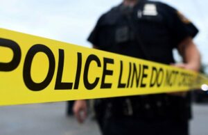 Policiais salvam adolescente de 13 anos durante parada de trânsito, motorista é preso por sequestro Homem sequestrou menina quando ela desceu do ônibus escolar em Minnesota, diz a polícia