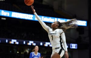 Por dentro do caminho improvável de Mikayla Blakes, nativa de Nova Jersey, do estúdio de dança ao estrelato no basquete universitário Por dentro do caminho improvável de Mikayla Blakes, nativa de Nova Jersey, do estúdio de dança ao estrelato no basquete universitário