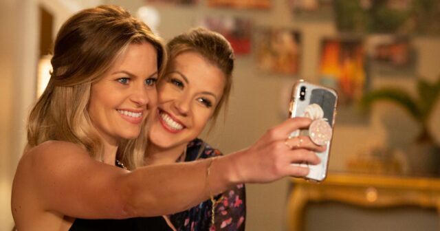 Novembro de 2022 02 Candace Cameron Bure e Jodie Sweetin ao longo dos anos em seu relacionamento