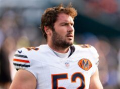 Por que Drew Dalman se aposentou abruptamente aos 27 anos após a temporada do Pro Bowl O atacante ofensivo do Chicago Bears, Drew Dalman, em seu uniforme.