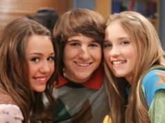 Por que Emily Osment e Mitchell Musso não estão no especial ‘Hannah Montana’? O que os atores disseram 2º Celebrity Rock'N Bowl Anual - Chegadas