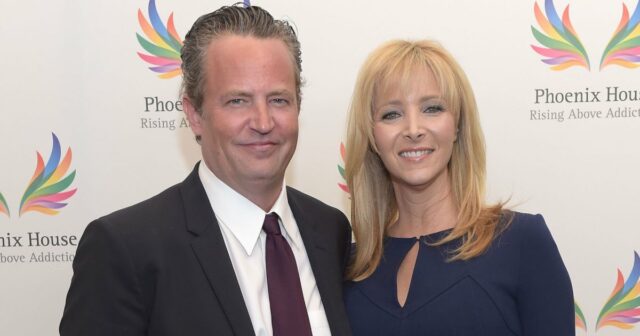 Por que Lisa Kudrow começou a assistir ‘Friends’ após a Lisa Kudrow explica por que ela está consolada porque Matthew Perry morreu feliz