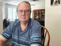 Por que alguns australianos ainda contam uma década após a ‘aposentadoria’ O aposentado Larry Allison diz que provavelmente terá que trabalhar até os 80 anos para arcar com o custo de vida.