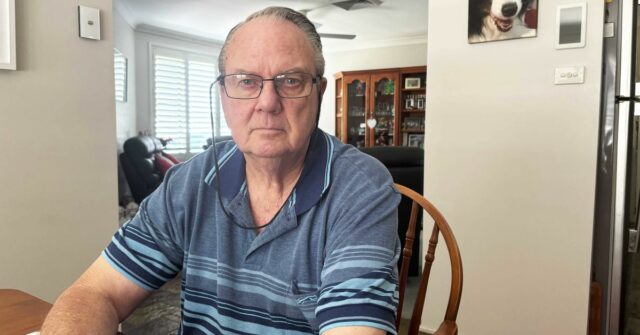 O aposentado Larry Allison diz que provavelmente terá que trabalhar até os 80 anos para arcar com o custo de vida.