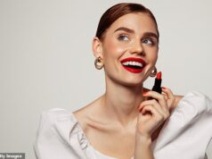 Por que aquela mulher de batom brilhante é provavelmente uma grande fã de vindaloo picante A pesquisa sugere uma ligação direta entre o consumo de alimentos picantes e uma maior preferência por produtos vibrantes e coloridos