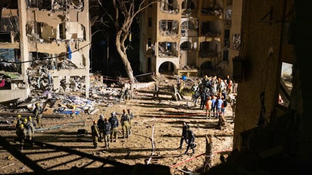 À medida que a guerra entra na sua quarta semana, os mísseis iranianos continuam a chover sobre Israel.