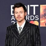 Harry Styles sem camisa na revista 'Runner's World'