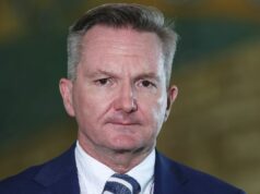 Por que trabalhar em casa é uma opção “sensata” para milhões de pessoas em crise de combustível O Ministro das Alterações Climáticas e Energia, Chris Bowen, durante uma conferência de imprensa no Parlamento em Canberra, na terça-feira, 17 de março de 2026. Ele sugeriu agora que mais australianos deveriam trabalhar em casa durante a atual crise de combustível.