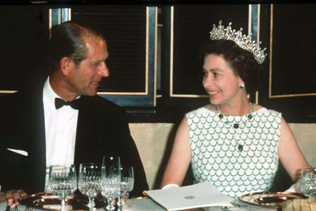 Por que um hospital escondeu um corpo durante a visita da rainha
