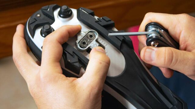 Por que você precisa de tênis de ciclismo para andar de bicicleta giratória (e como escolher alguns)
