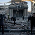 Imagens de satélite fornecidas pela Planet Labs mostram a destruição completa da 11ª Base de Investigação Criminal no sul de Teerã entre 26 de fevereiro e 6 de março de 2026.