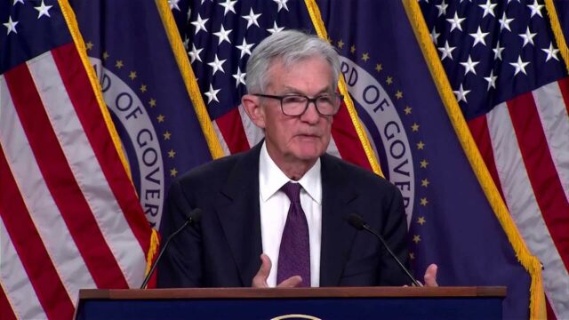 Powell diz que aumento das taxas não está fora de questão, mas é improvável por enquanto
