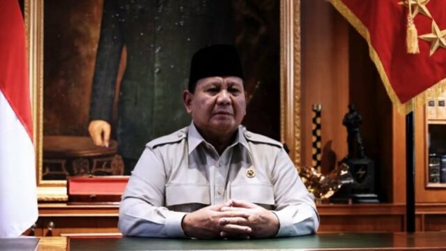 Prabowo Disambut Warga Saat Salat Id em Aceh Tamiang
