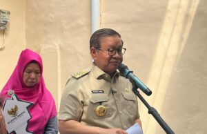 Pramono Minta Semua BUMD Programa Lakukan Bedah Rumah Pramono Minta Semua BUMD Programa Lakukan Bedah Rumah