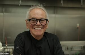 Pratos de chefs famosos seguindo a mania Ozempic de Hollywood enquanto ele revela o menu decadente do Oscar 2026 O chef famoso Wolfgang Puck falou ao Daily Mail sobre a mania Ozempic de Hollywood e suas previsões para o Oscar enquanto se prepara para o Governors Ball, a festa oficial do Oscar